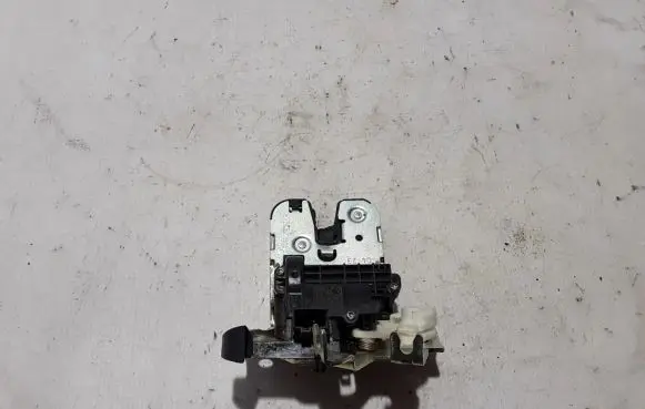 Loading door lock