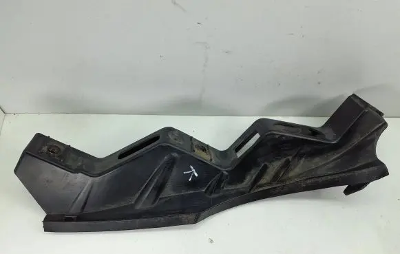 Volkswagen PASSAT B6 Front bumper mounting bracket 3C0807889