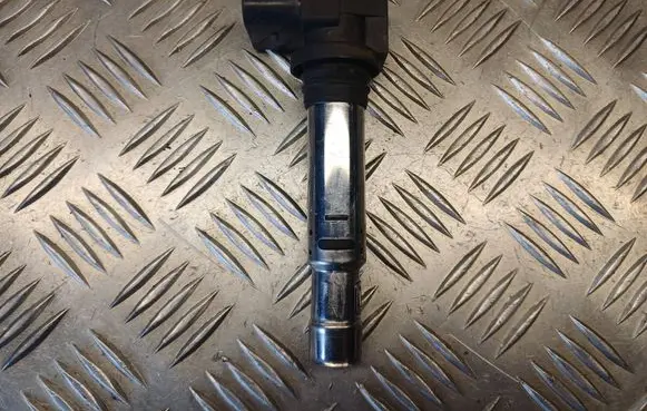Volkswagen Golf V High voltage ignition coil 036905715F
