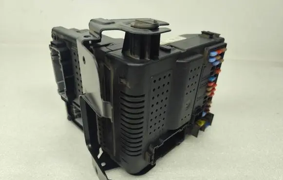 Volvo XC70 Fuse module 30728542 04W463 12243779