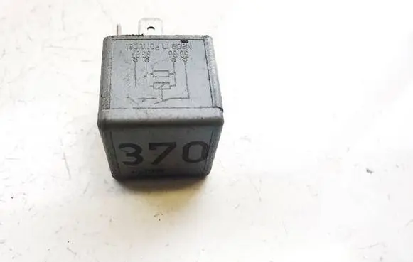 Volkswagen PASSAT B5.5 Other relay 8D0951253A 370