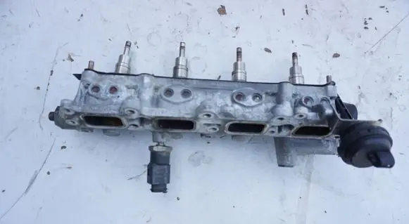 Volkswagen Golf V Intake manifold 03C133204F