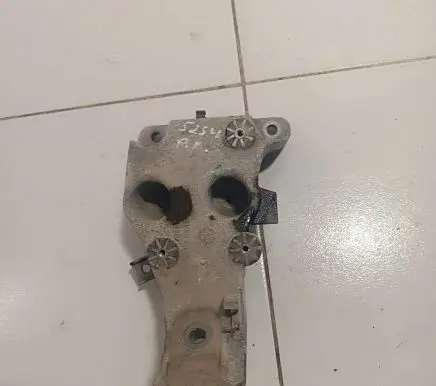 BMW X5 F15 Engine mounting bracket 18574710 2211685618502 6856185