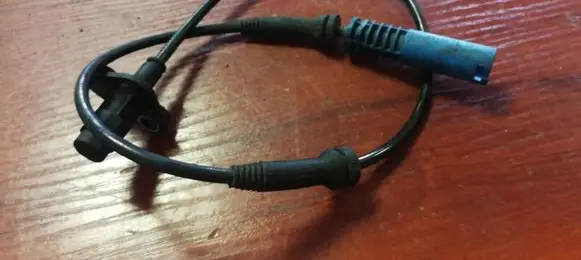 BMW 5 E60 E61 ABS brake wheel speed sensor 6908705