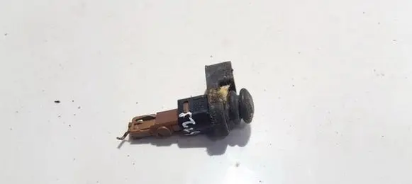 Subaru Impreza I Front door sensor 9305U