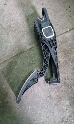 Mercedes-Benz ML W164 Accelerator throttle pedal A1643000004 ZGS010 0635