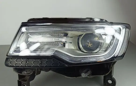 Jeep Grand Cherokee Headlight/headlamp 68111037AF