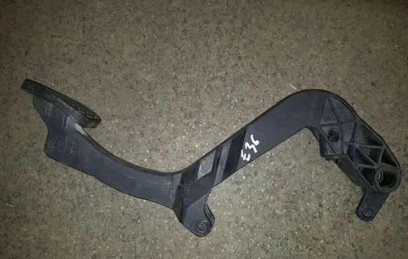 BMW 3 E36 Brake pedal 1158659