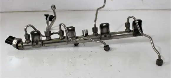 BMW X5M E70 Fuel injector supply line/pipe 7547599