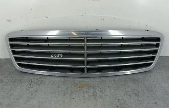 Mercedes-Benz C W203 Front grill A2038800183