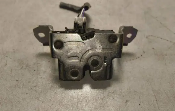 Peugeot 108 Loading door lock 