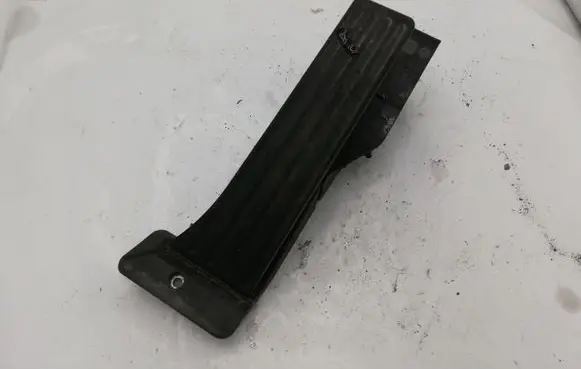 BMW 1 E81 E87 Accelerator throttle pedal 3542678658801 35426786588 12037310