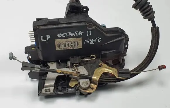 Skoda Octavia Mk2 (1Z) Front door lock 3D1837015
