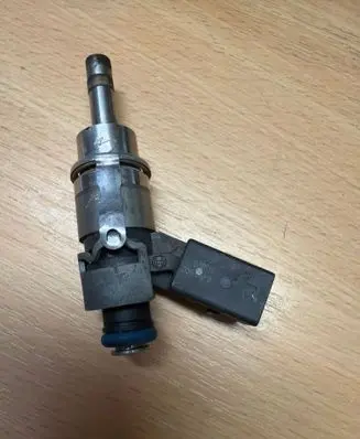 Audi A3 S3 A3 Sportback 8P Fuel injector 0261500020 06F906036A