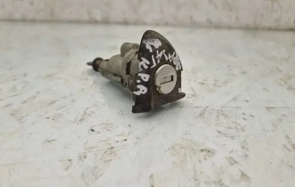 Volkswagen PASSAT B6 Front door lock (next to the handle) 3C0837167