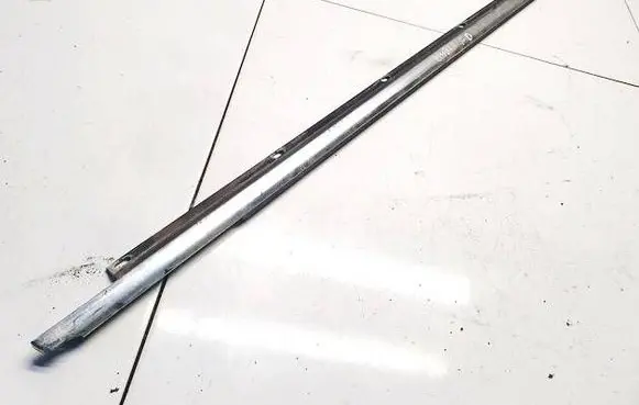 Volkswagen Jetta V Front door glass trim molding 1K5837476B