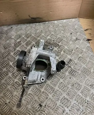 BMW 5 G30 G31 Engine mounting bracket 812478