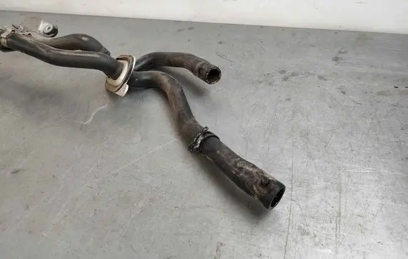 Engine coolant pipe/hose