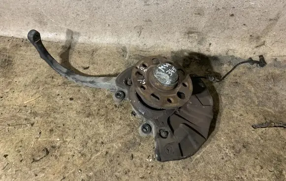 Mercedes-Benz CL C215 Front wheel hub 