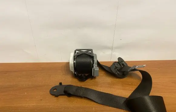 BMW X5 E70 Front seatbelt 305537400 B550