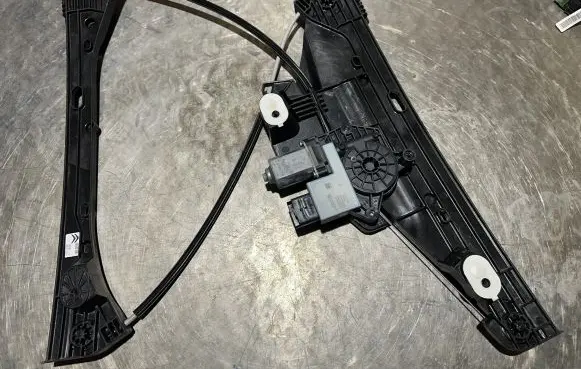 Citroen C4 III e-C4 Front door window regulator with motor 9832841680