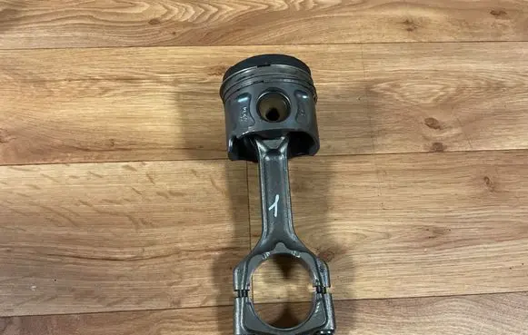 Opel Insignia A Piston with connecting rod 55574804