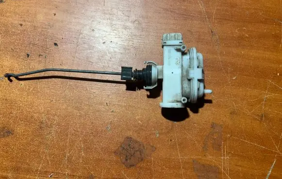 Volkswagen PASSAT B3 Central locking motor 357862153