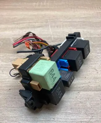 Volkswagen Golf VI Fuse module 1K2937503B 4H0951253A