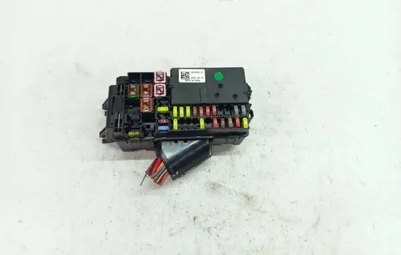 Opel Astra K Fuse module 15513163 20150914