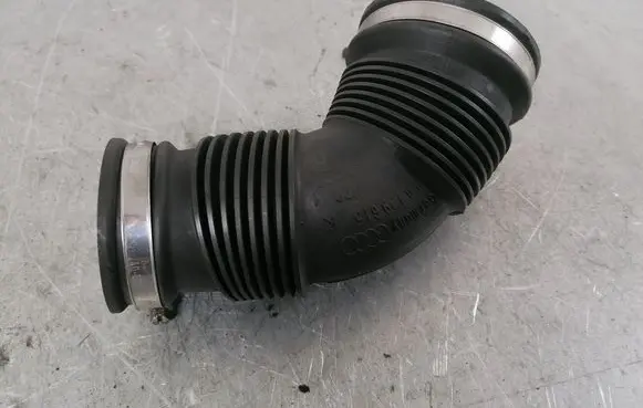 Audi A4 S4 B7 8E 8H Air intake hose/pipe 8E0129615K