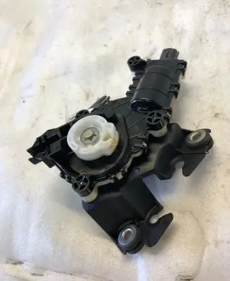 Opel Grandland X Tailgate/trunk/boot lift motor 9687233280