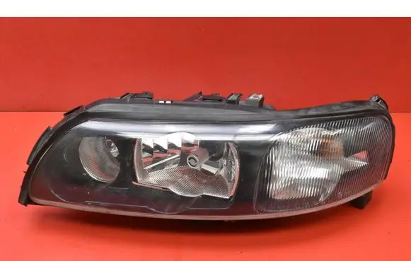Volvo V70 Headlight/headlamp 30655905