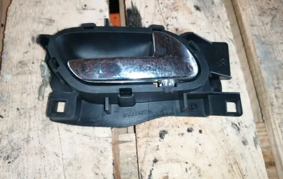 Peugeot 407 Front door interior handle 96526177VD