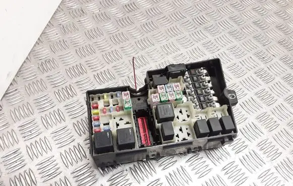 Volvo V50 Fuse module 8688040 518818000