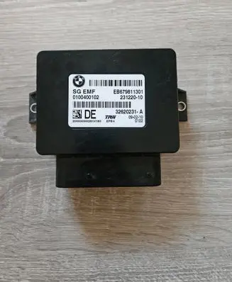 BMW 5 F10 F11 Hand brake control module 6798113 23122010 0100400102