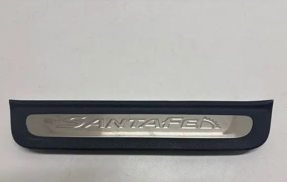 Hyundai Santa Fe Rear sill trim cover 85877S1500