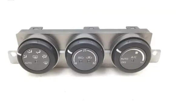 Nissan X-Trail T30 Air conditioner control unit module 27500EQ310