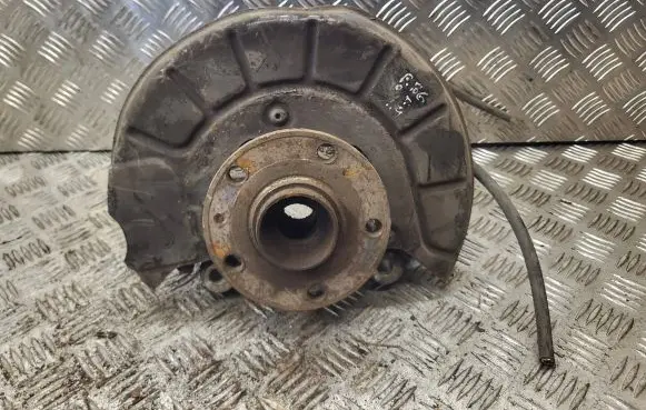Volkswagen PASSAT B6 Front wheel hub