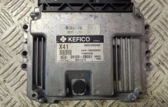 KIA Venga Engine control unit/module 9003130224KA 391282B001 MEG17913
