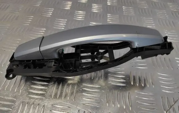 Opel Zafira B Front door exterior handle 24463524
