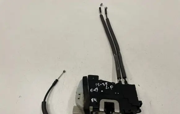Hyundai ix35 Front door lock 813102Y000