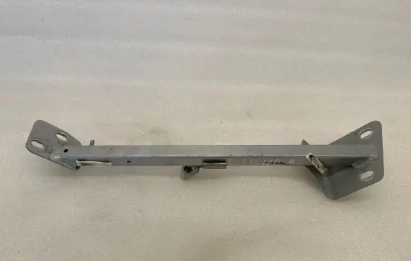 Audi A8 S8 D3 4E Fender mounting bracket 4E0805464E
