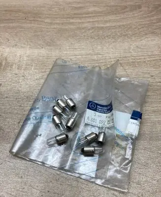 Mercedes-Benz E W211 Headlight/headlamp bulb A6010920105 9PCS