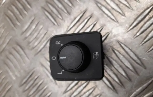 Wing mirror switch