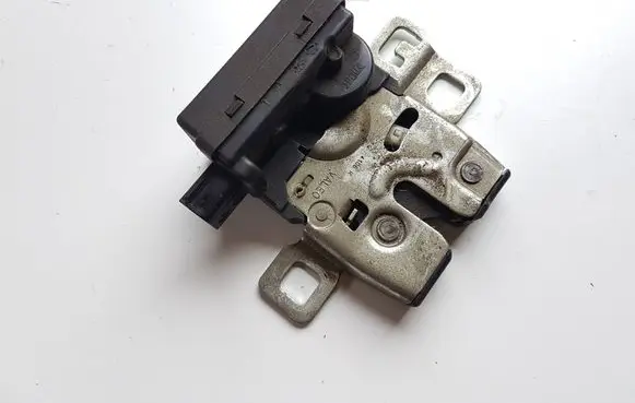 Land Rover Range Rover Sport L320 Tailgate window lock/catch/latch FQR500040