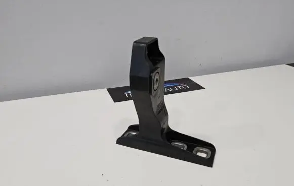 Audi Q7 4M Front bumper mounting bracket 4M0807333