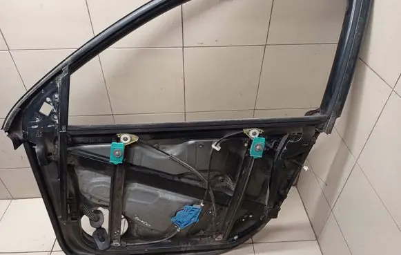 Porsche Cayenne (9PA) Front door window/glass frame 7L0837353