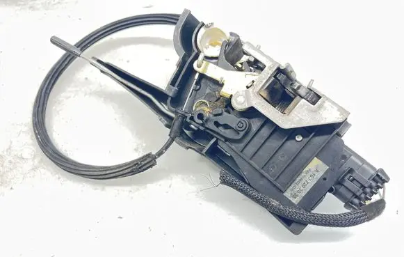 Mercedes-Benz ML W163 Front door lock A1637203035