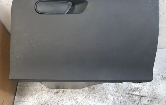 Citroen C4 II Glove box