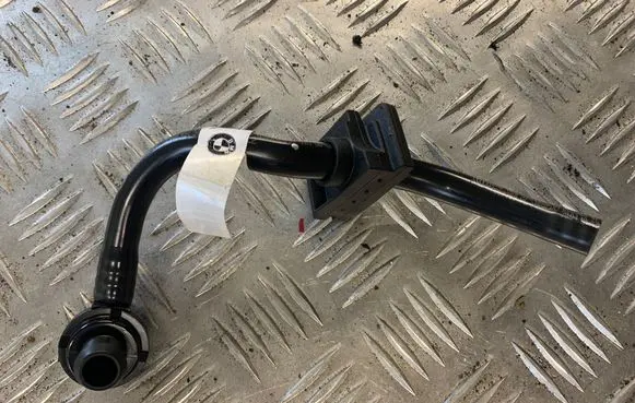 BMW 5 G30 G31 Engine coolant pipe/hose 8664526